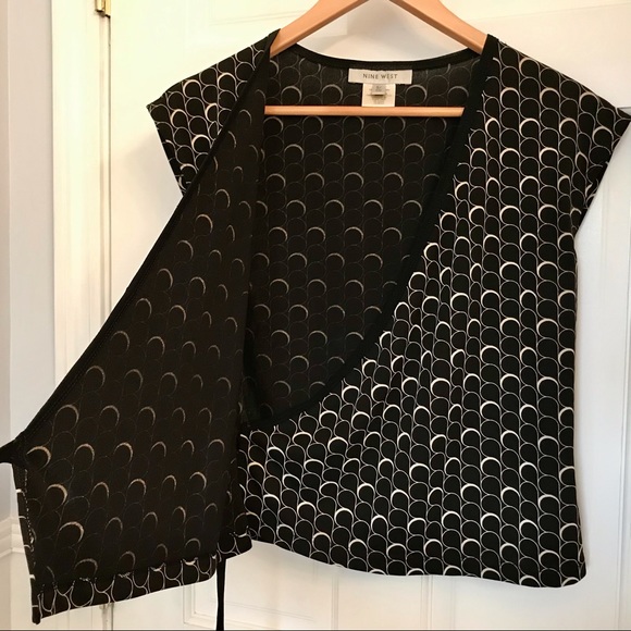 Nine West v-neck wrap top sleeveless geometric S - Picture 3 of 14